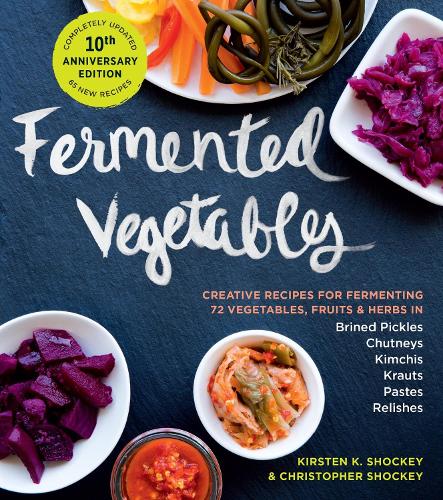 Бумажная книга «Fermented Vegetables, 10th Anniversary Edition: Creative Recipes for Fermenting 72 Vegetables, Fruits, & Herbs in Brined Pickles, Chutneys, Kimchis, Krauts, Pastes & Relishes», авторов Кристофер Шоки, Кирстен К. Шоки - фото №1