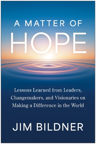 Бумажная книга «A Matter of Hope: Lessons Learned from Leaders, Changemakers, and Visionaries on Making a Difference in the World», автор Джим Билднер - фото №1
