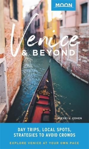 Бумажная книга «Moon Venice & Beyond (First Edition): Day Trips, Local Spots, Strategies to Avoid Crowds», автор Алексей Дж. Коэн - фото №1