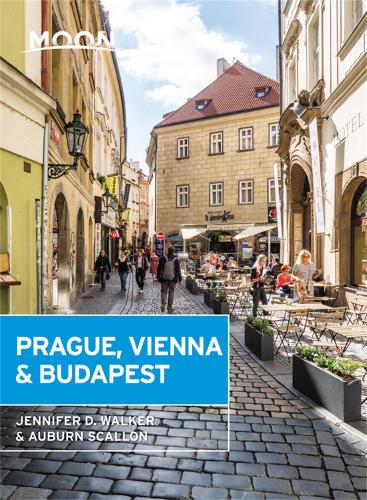 Бумажная книга «Moon Prague, Vienna & Budapest (Second Edition)», авторов Оберн Скаллон, Дженнифер Д. Уокер - фото №1