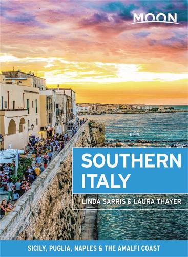 Бумажная книга «Moon Southern Italy: Sicily, Puglia, Naples & the Amalfi Coast», авторов Лаура Л. Тайер, Линда Саррис - фото №1