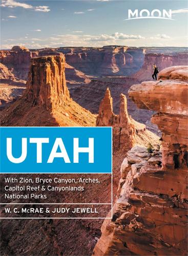 Бумажная книга «Moon Utah (Fourteenth Edition): With Zion, Bryce Canyon, Arches, Capitol Reef & Canyonlands National Parks», авторов Джуди Джуэлл, У. К. Макрей - фото №1