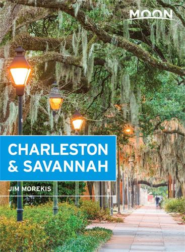 Бумажная книга «Moon Charleston & Savannah (Ninth Edition)», автор Джим Морекис - фото №1