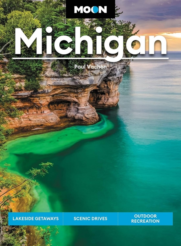 Бумажная книга «Moon Michigan: Lakeside Getaways, Scenic Drives, Outdoor Recreation», автор Пол Вачон - фото №1