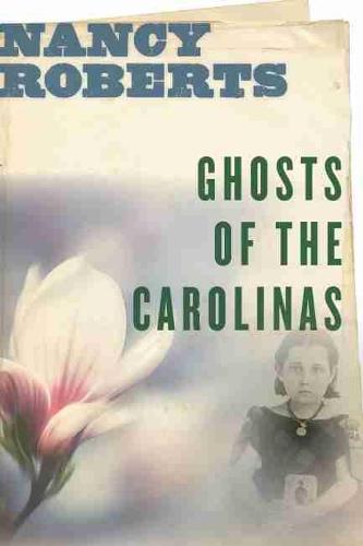 Паперова книга «Ghosts of the Carolinas», автор Ненсі Робертс - фото №1