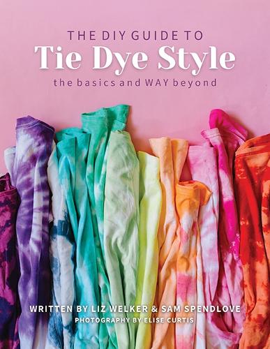 Бумажная книга «The DIY Guide to Tie Dye Style: The Basics and Way Beyond», авторов Лиз Уэлкер, Сэм Спендлав - фото №1