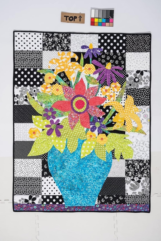 Бумажная книга «100 Whimsical Applique Designs: Mix & Match Blocks to Create Playful Quilts from Piece O'Cake Designs», авторов Бекки Голдсмит, Линда Дженкинс - фото №1