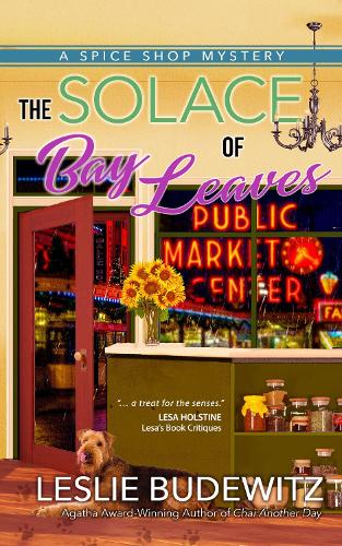 Бумажная книга «The Solace Of Bay Leaves: A Spice Shop Mystery», автор Лесли Будевиц - фото №1