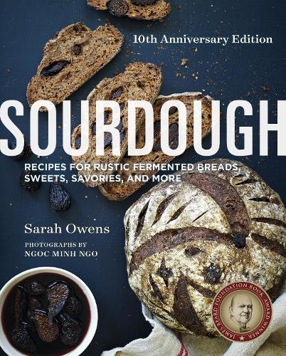 Бумажная книга «Sourdough: Recipes for Rustic Fermented Breads, Sweets, Savories, and More», авторов Нгок Минь Нго, Сара Оуэнс - фото №1