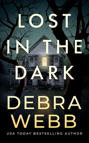 Бумажная книга «Lost in the Dark», автор Дебра Уэбб - фото №1