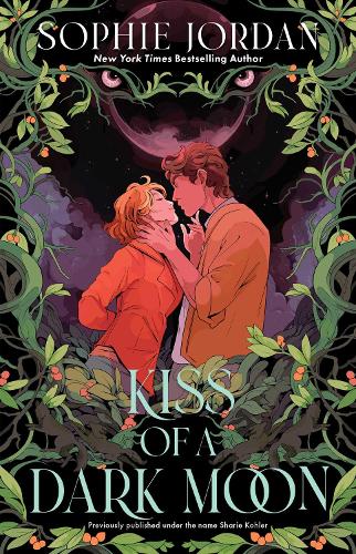 Бумажная книга «Kiss of a Dark Moon», автор Софи Джордан - фото №1