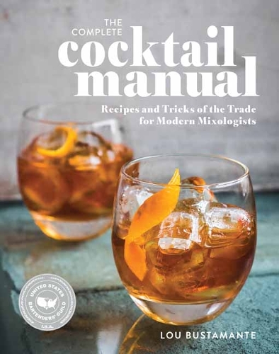 Бумажная книга «The Complete Cocktail Manual: Recipes and Tricks of the Trade for Modern Mixologists», автор Лу Бустаманте - фото №1