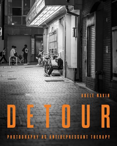 Бумажная книга «Detour: Photography as Antidepressant Therapy» - фото №1