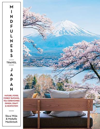 Бумажная книга «Mindfulness Travel Japan: Nature, Food, Forest Bathing, Tea Ceremonies, Onsen, Craft & Meditation», авторов Мишель Макинтош, Стив Вайд - фото №1
