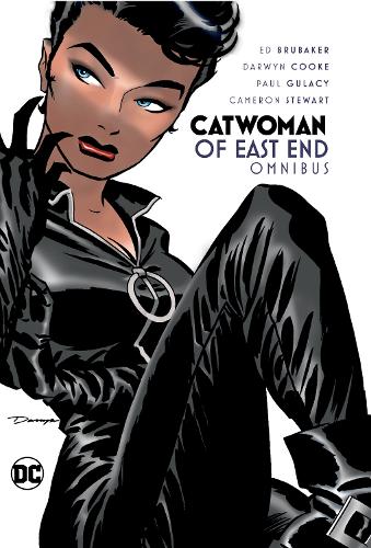 Бумажная книга «Catwoman of East End Omnibus», авторов Дарвин Кук, Эд Брюбейкер - фото №1