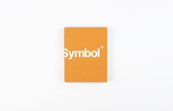 Бумажная книга «Symbol. The Reference Guide to Abstract and Figurative Trademarks», авторов Стивен Бейтман, Ангус Хайленд - фото №1