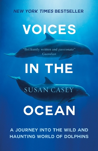 Паперова книга «Voices in the Ocean: A Journey into the Wild and Haunting World of Dolphins», автор Сьюзен Кейсі - фото №1