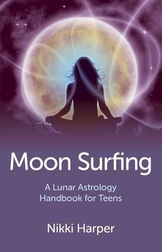 Паперова книга «Moon Surfing – A Lunar Astrology Handbook for Teens», автор Ніккі Харпер - фото №1