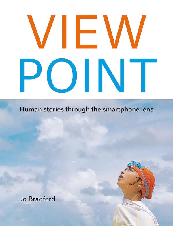 Бумажная книга «View Point: Human stories through the smartphone lens», автор Джо Брэдфорд - фото №1