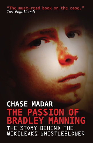 Бумажная книга «The Passion of Bradley Manning: The Story Behind the Wikileaks Whistleblower», автор Чейз Мадар - фото №1