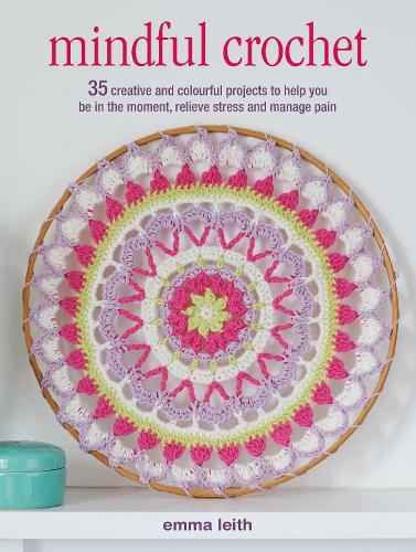 Паперова книга «Mindful Crochet: 35 Creative and Colourful Projects to Help You be in the Moment, Relieve Stress and Manage Pain», автор Емма Лейт - фото №1