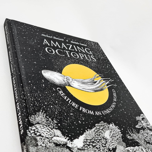 Паперова книга «Amazing Octopus: Creature From an Unknown World», автор Майкл Ставарич - фото №1