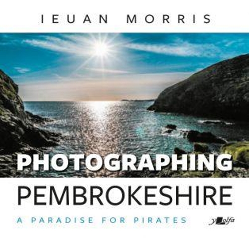 Бумажная книга «Photographing Pembrokeshire - A Paradise for Pirates: A Paradise for Pirates», автор Иеуан Моррис - фото №1