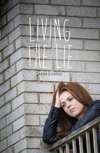 Бумажная книга «Living the Lie», автор Энн Эванс - фото №1
