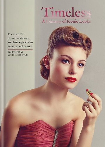 Бумажная книга «Timeless: A Century of Iconic Looks», авторов Луиза Янг, Лулия Шеппард - фото №1