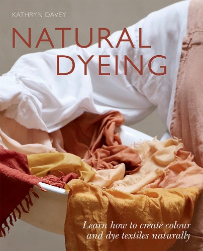 Бумажная книга «Natural Dyeing: Learn How to Create Colour and Dye Textiles Naturally», автор Кэтрин Дэйви - фото №1