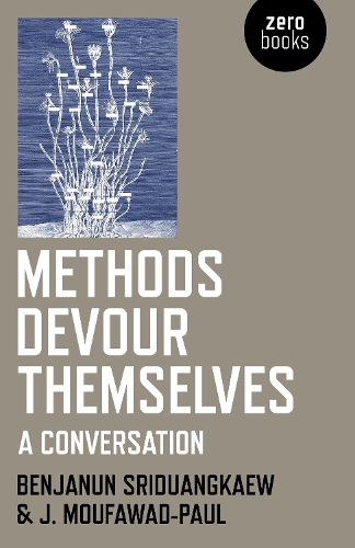 Бумажная книга «Methods Devour Themselves: a conversation», авторов Бенджанун Сридуангкаев, Дж. Муфавад-Пол - фото №1