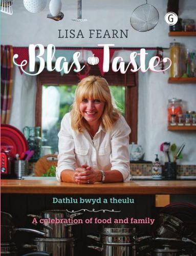 Бумажная книга «Blas - Dathlu Bwyd a Theulu / Taste - A Celebration of Food and Family», автор Лиза Фэрн - фото №1