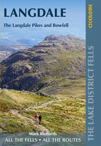 Бумажная книга «Walking the Lake District Fells - Langdale: The Langdale Pikes and Bowfell», автор Марк Ричардс - фото №1