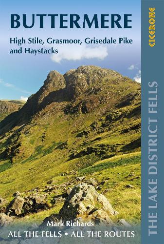 Бумажная книга «Walking the Lake District Fells - Buttermere: High Stile, Grasmoor, Grisedale Pike and Haystacks», автор Марк Ричардс - фото №1