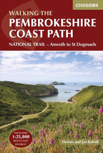 Паперова книга «The Pembrokeshire Coast Path: NATIONAL TRAIL â Amroth to St Dogmaels», авторів Денніс Келсалл, Ян Келсалл - фото №1