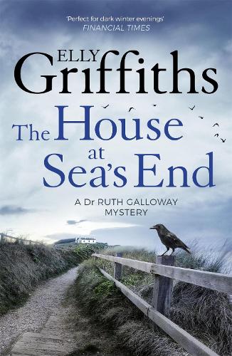 Паперова книга «The House at Sea's End: The Dr Ruth Galloway Mysteries 3», автор Еллі Гріффітс - фото №1