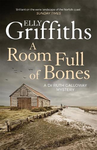 Паперова книга «A Room Full of Bones: The Dr Ruth Galloway Mysteries 4», автор Еллі Гріффітс - фото №1