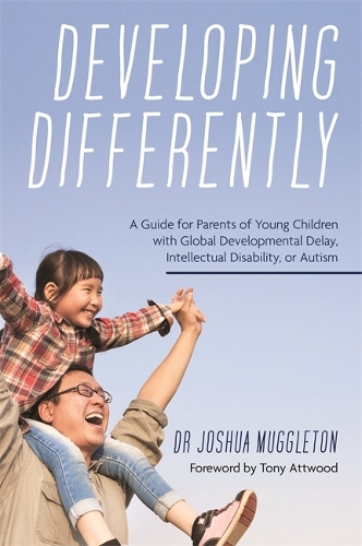 Паперова книга «Developing Differently: A Guide for Parents of Young Children with Global Developmental Delay, Intellectual Disability, or Autism», автор Джошуа Магглтон - фото №1