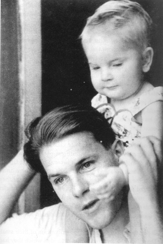 Бумажная книга «Larry: A New Biography of Lawrence Durrell, 1912–1945», автор Майкл Хааг - фото №1