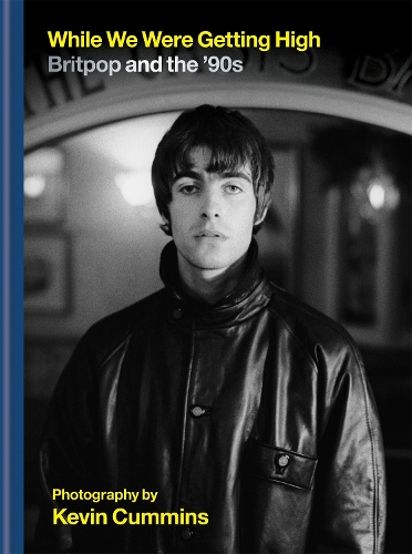 Бумажная книга «While We Were Getting High: Britpop & the ‘90s in photographs with unseen images», автор Кевин Камминс - фото №1