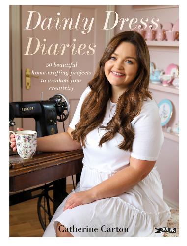 Паперова книга «Dainty Dress Diaries: 50 Beautiful Home-Crafting Projects to Awaken Your Creativity», автор Кетрін Картон - фото №1