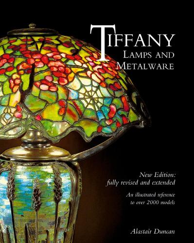 Бумажная книга «Tiffany Lamps and Metalware: An illustrated reference to over 2000 models», автор Аластер Дункан - фото №1