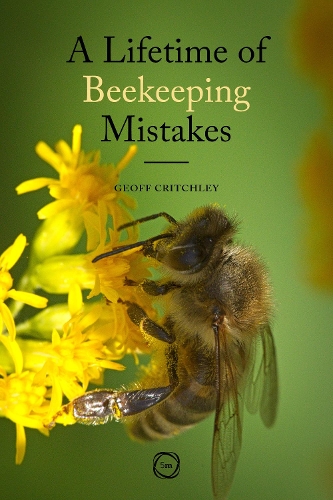 Паперова книга «A Lifetime of Beekeeping Mistakes», автор Джефф Крітчлі - фото №1