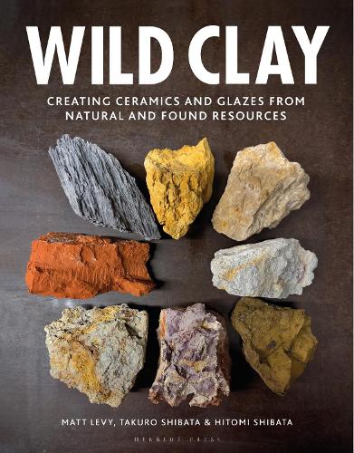 Бумажная книга «Wild Clay: Creating Ceramics and Glazes from Natural and Found Resources», авторов Хитоми Сибата, Мэтт Леви, Такуро Сибата - фото №1