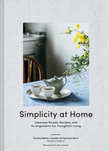 Бумажная книга «Simplicity at Home: Japanese Rituals, Recipes, and Arrangements for Thoughtful Living», автор Юмико Секине - фото №1