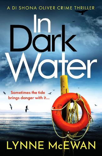 Бумажная книга «In Dark Water: A compulsive Scottish detective novel», автор Линн Макьюэн - фото №1