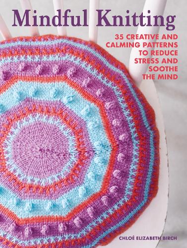 Бумажная книга «Mindful Knitting: 35 Creative and Calming Patterns to Reduce Stress and Soothe the Mind», автор Хлоя Элизабет Берч - фото №1