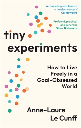 Паперова книга «Tiny Experiments: How to Live Freely in a Goal-Obsessed World», автор Анна-Лор Ле Кунфф - фото №1