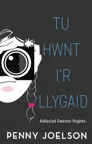 Бумажная книга «Tu Hwnt i'r Llygaid», автор Пенни Джоэлсон - фото №1