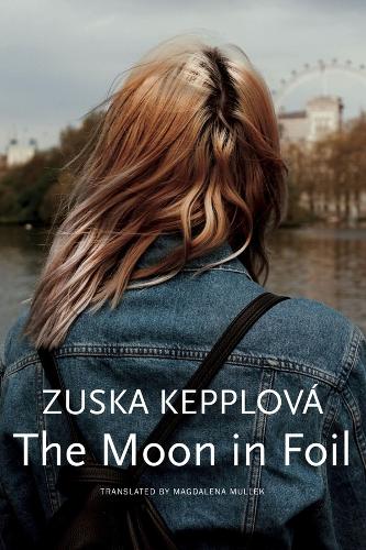 Бумажная книга «The Moon in Foil», авторов Магдалена Муллек, Зуска Кепплова - фото №1